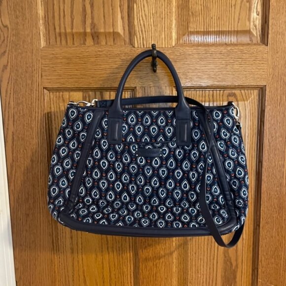 Vera Bradley Handbags - NWOT VERA BRADLEY XL ZIP CLOSURE TRAVEL TOTE BAG.